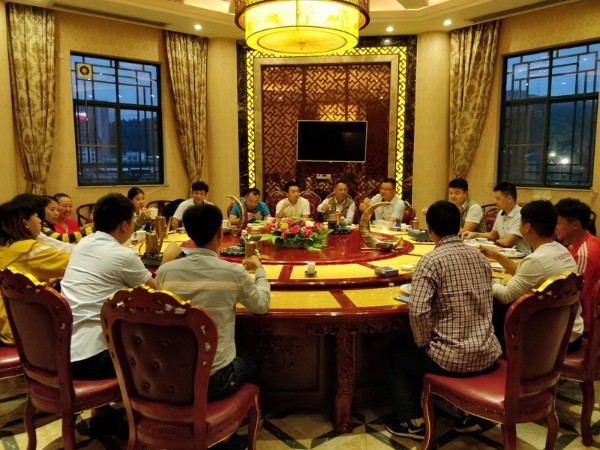 齊心協(xié)力，為公司的未來再創(chuàng)輝煌！
